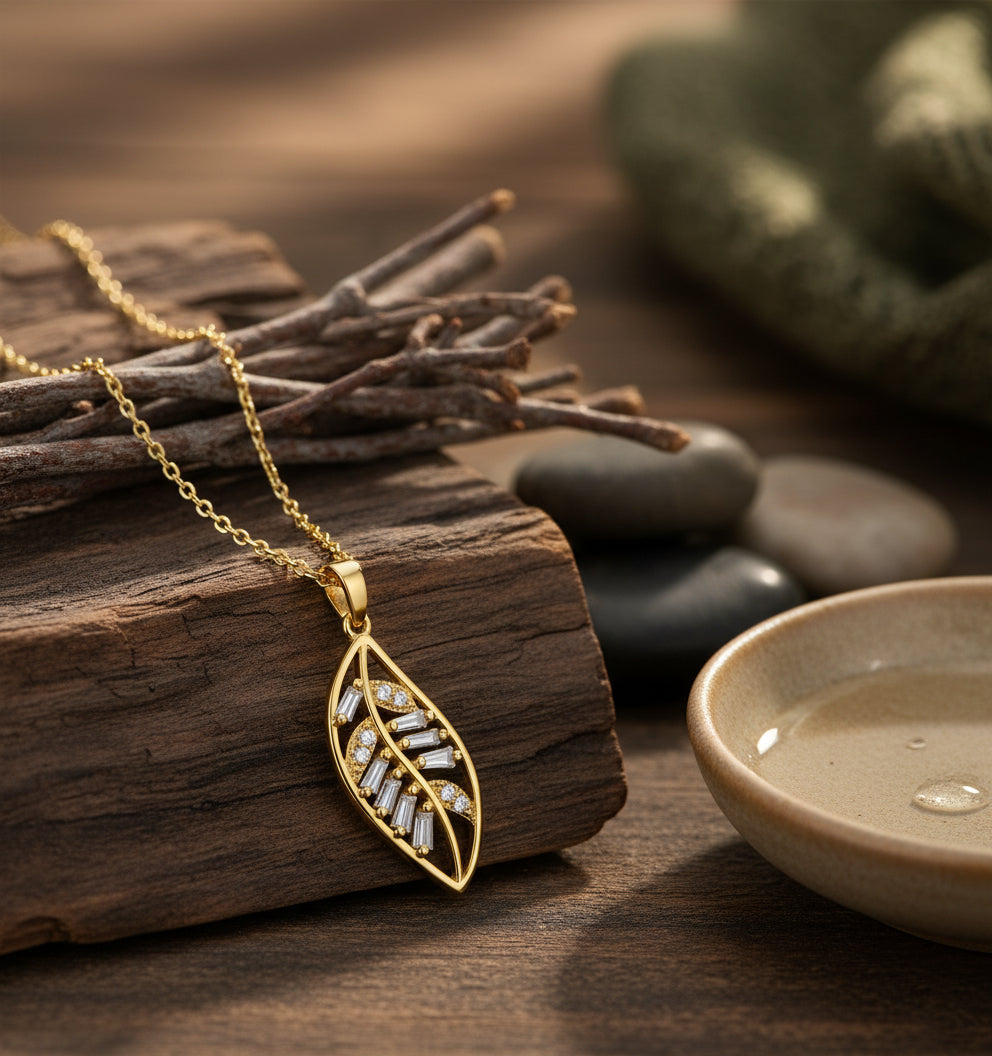 Leaf Luxe – Crystal Vein Pendant Necklace